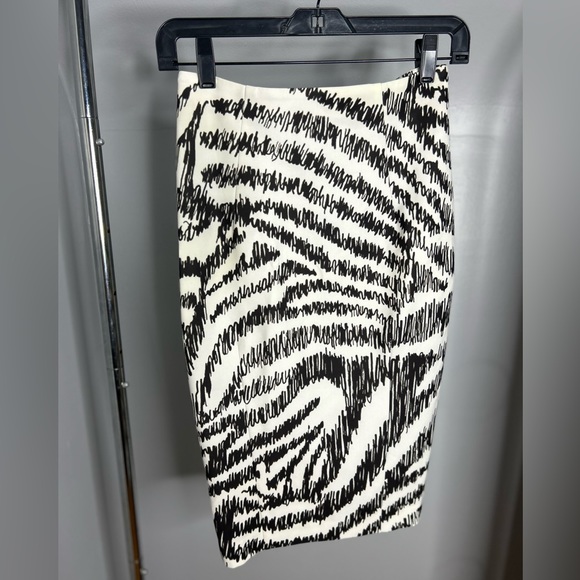 H&M Dresses & Skirts - H&M Pencil Skirt In Black and White Sketch Print